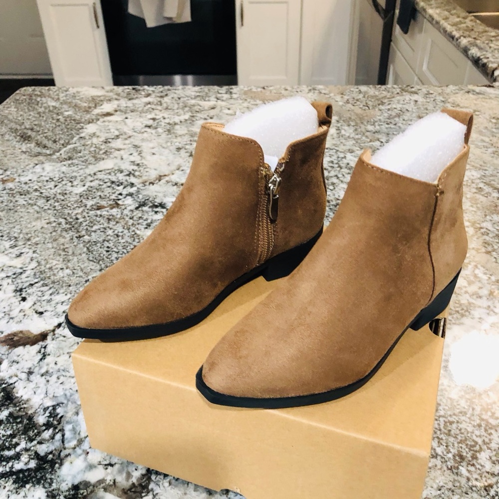 New ZBY Liacigo Girls Toddler Ankle Boots. Size 9.